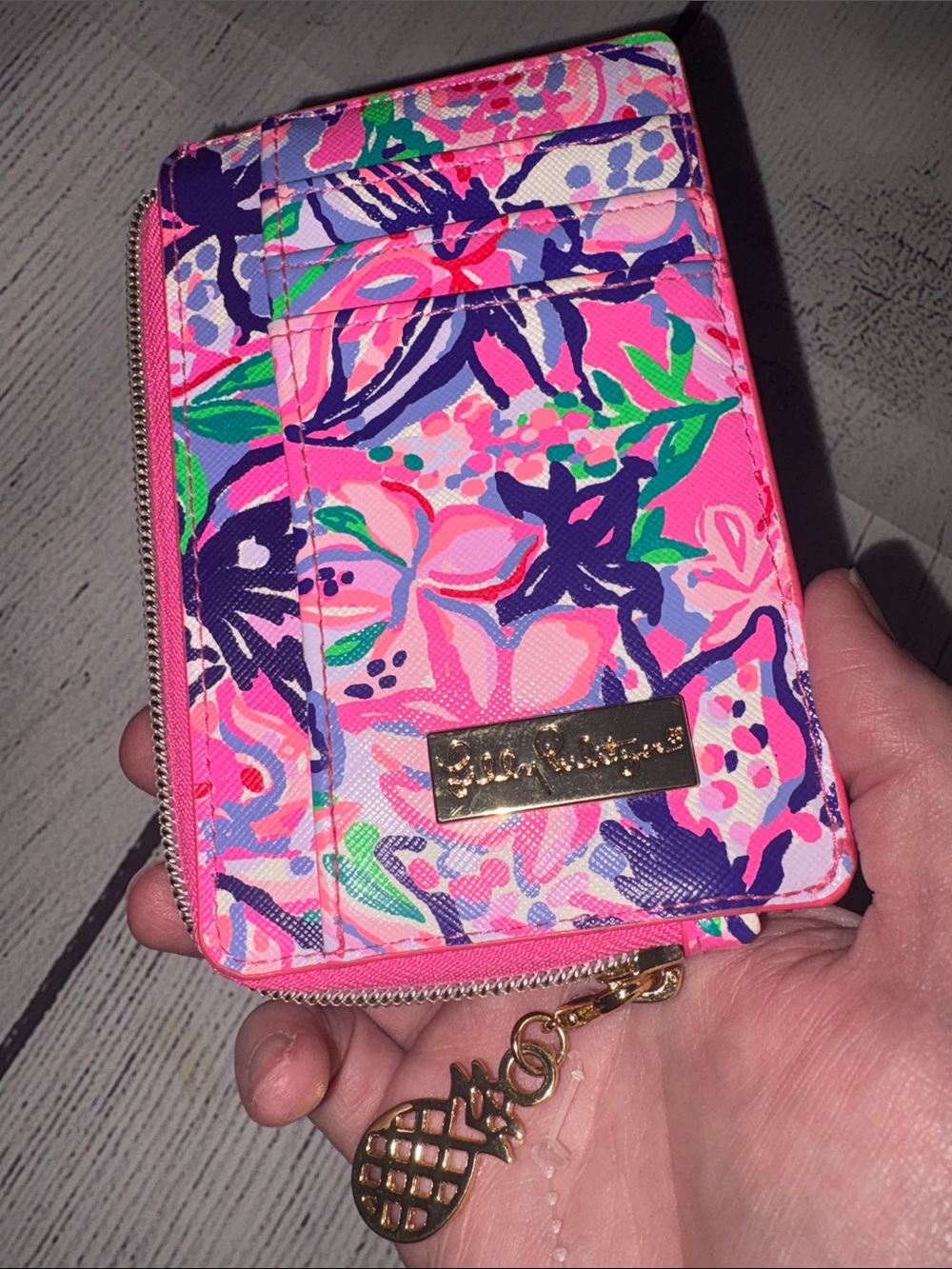 Lilly Pulitzer Floral Zip Card Case w Pineapple 🍍 Charm -vibrant print - Picture 10 of 10